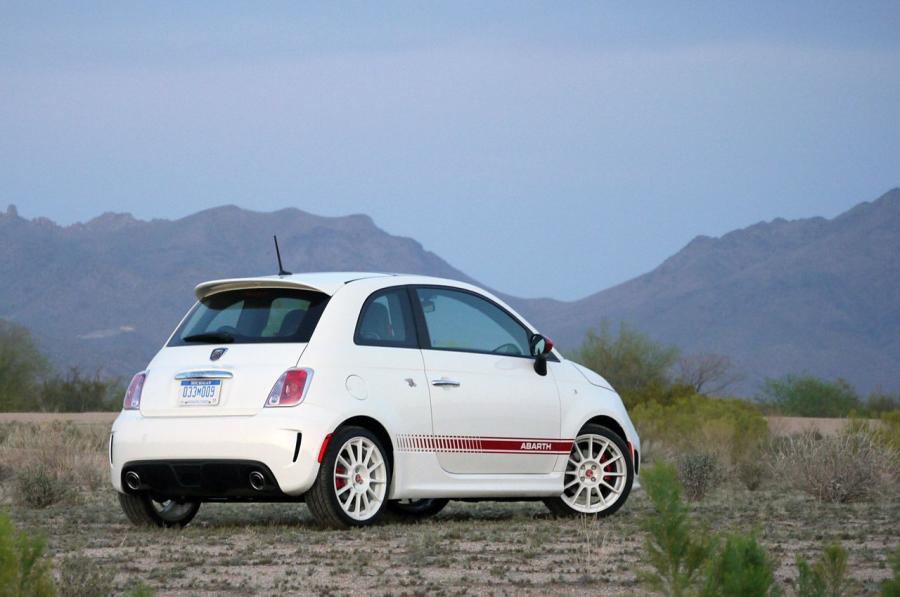  Fiat 500 Abarth 2012 года  (фото 3 из 121)